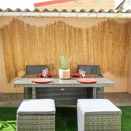 Maison Souplex Avec Pation Aux Sables D Olonne Pour 4 Personnes Holiday home *